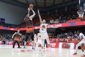 百家乐-山东男篮训练开放日，今夜战术微调引欢呼，全明星赛在即，控场能力受关注的简单介绍